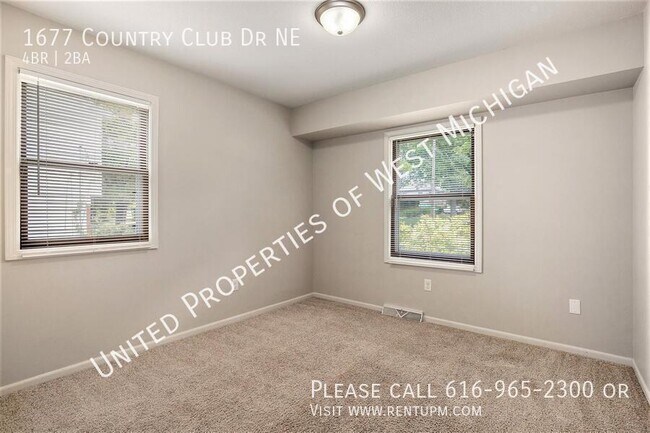 Foto del edificio - 1677 Country Club Dr NE