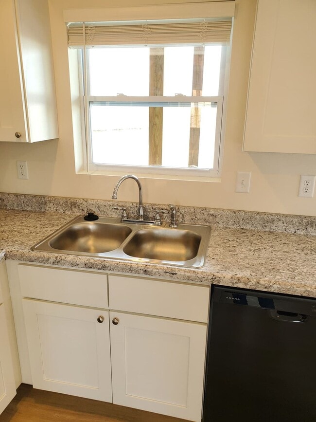 Building Photo - 1 bed, 1 bath Apartment