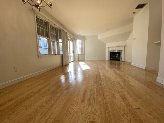 Building Photo - 620 Half Moon Bay Dr