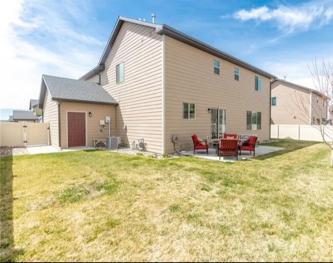 Building Photo - 5823 Red Berry Trail