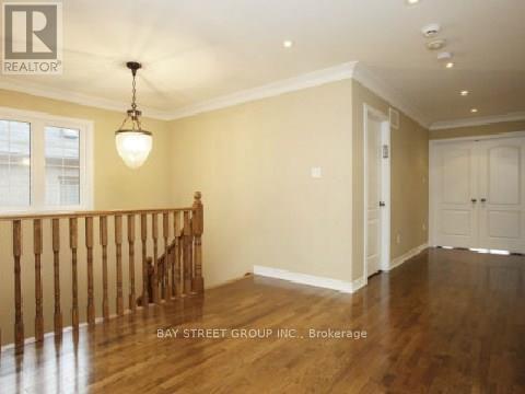 Building Photo - 135 Queen Filomena Ave