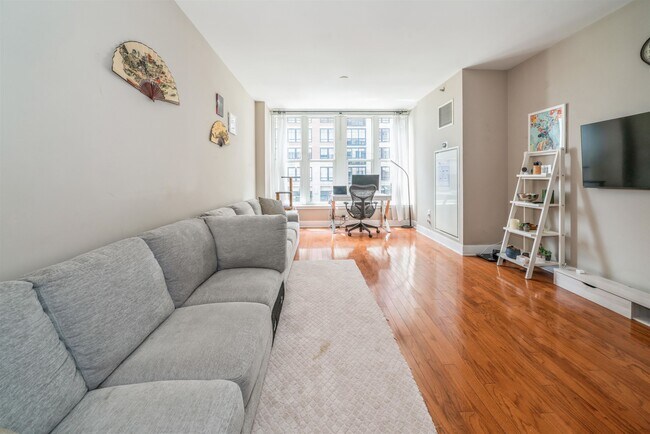 Foto del edificio - 1125 Maxwell Ln