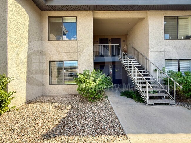 Building Photo - 1402 E Guadalupe Rd