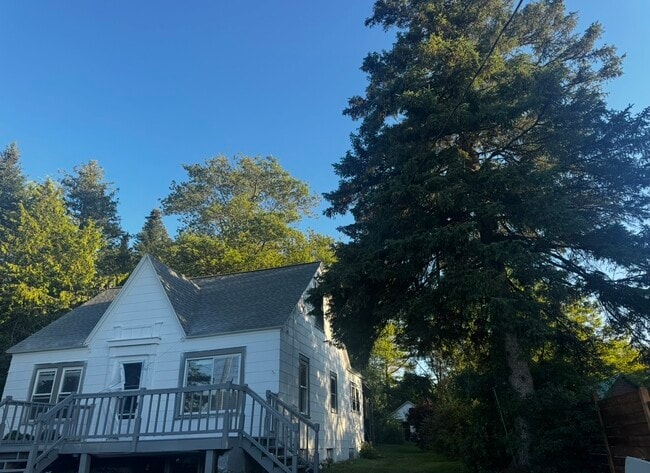 Building Photo - 47 E Gilson Ave