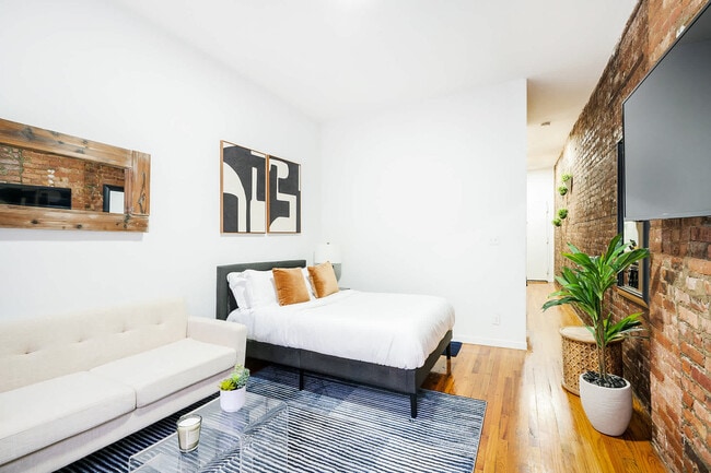 Building Photo - 240 E 26th St