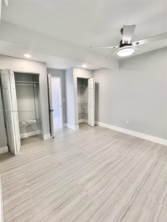 Foto del edificio - 2000 SW 96th Ave