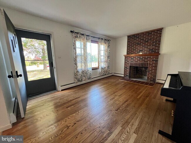 Foto del edificio - 1551 Deer Park Rd