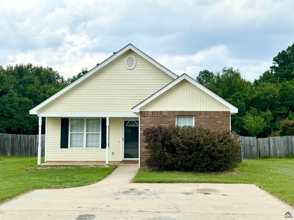 Foto principal - 308 Strawbridge Ln