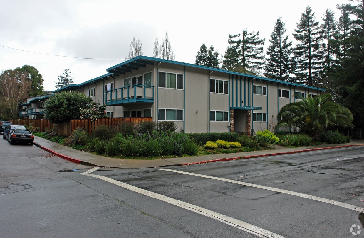 Primary Photo - Park Avenue Apartments