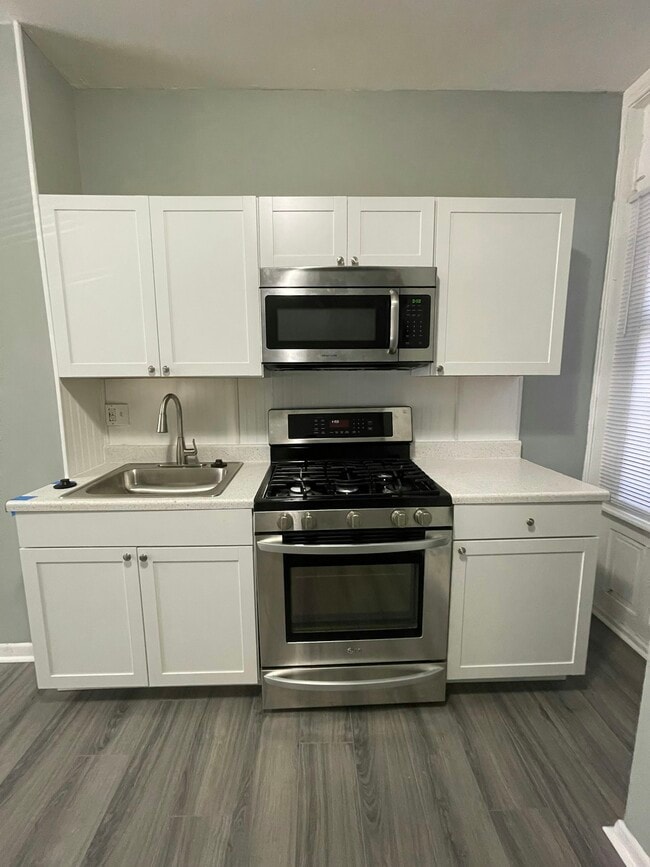 Building Photo - 2831 W Oxford St