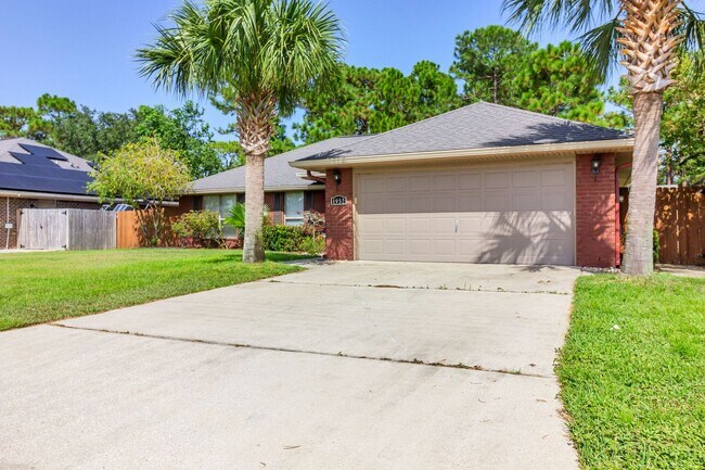 Building Photo - 4 Bedroom in Gulf Breeze!!