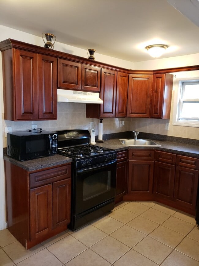 Kitchen - 33 Farview Ter