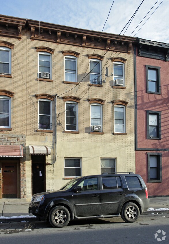 Primary Photo - 386 Palisade Ave