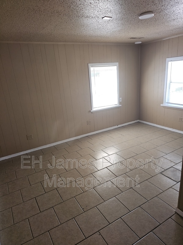 Building Photo - 217 N Wilson Ave