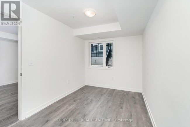 Building Photo - 1650-1650 Victoria Park Ave