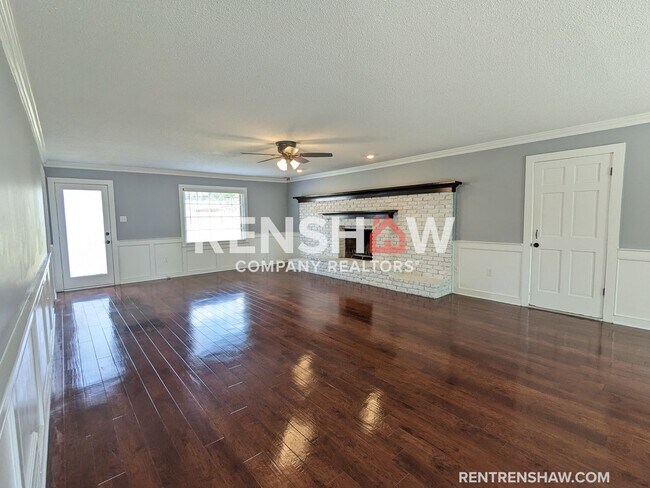 Foto del edificio - 4 Bedroom / 2.5 Bath - Over 3000 Square Fe...