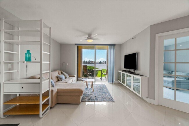 Foto del edificio - 180 Yacht Club Way