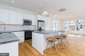 Building Photo - 3400 Roland Ave
