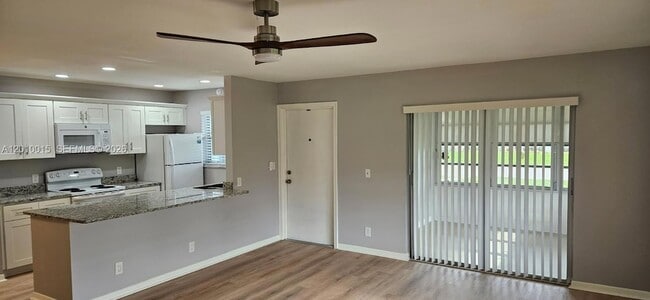 Photo - 775 North Dr House