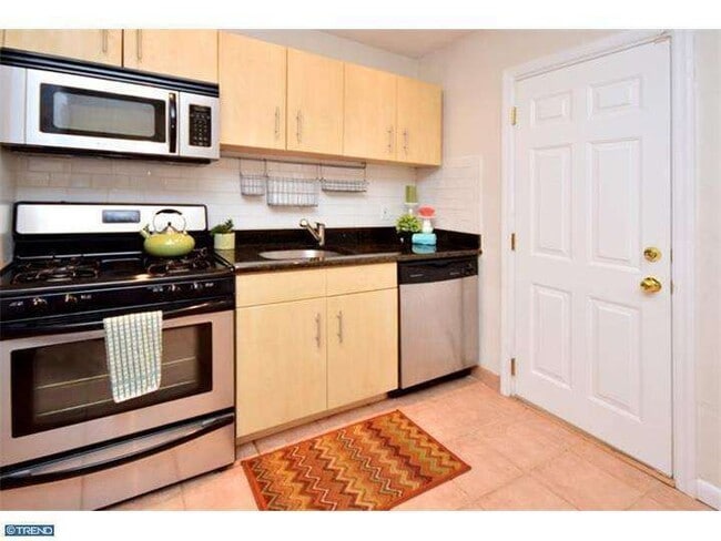 Building Photo - 1634 Waverly St