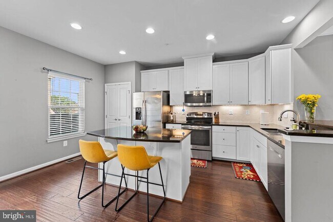 Foto del edificio - 4662 Hudson St