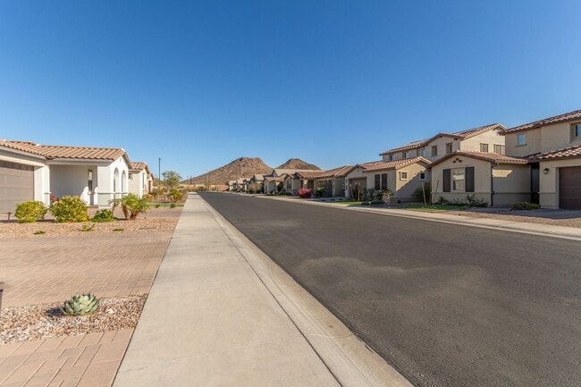 Building Photo - Gorgeous 4-Bedroom, 3.5-Bath Home in Peori...