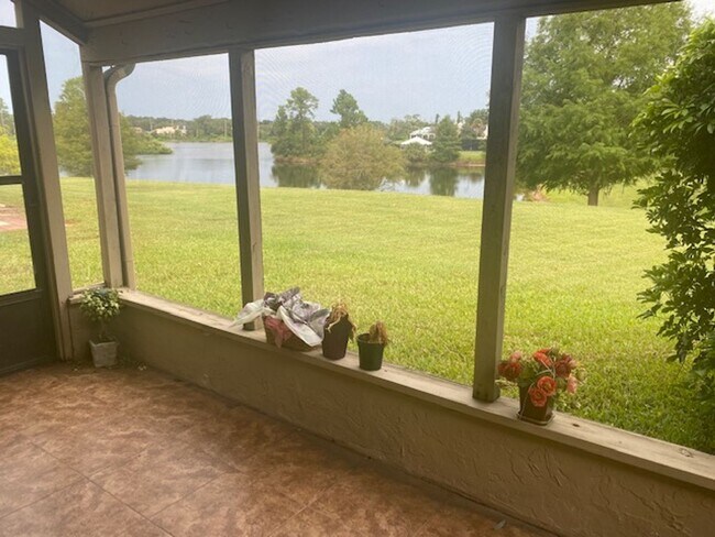 Building Photo - 2 Bed 2 Bath Gated Condo in Heathrow, FL! ...