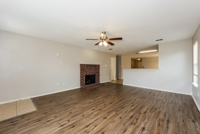 Foto del edificio - 2029 Wildwood Dr