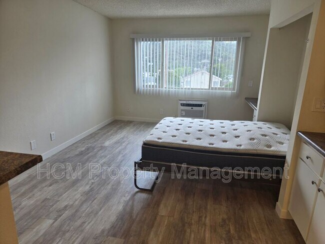 Foto del edificio - 10075 Tujunga Canyon Blvd