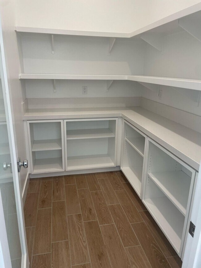 Building Photo - 55+ Community - Single Story 4 Bedroom Hom...