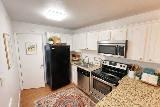 Building Photo - 253 Hayden Rd