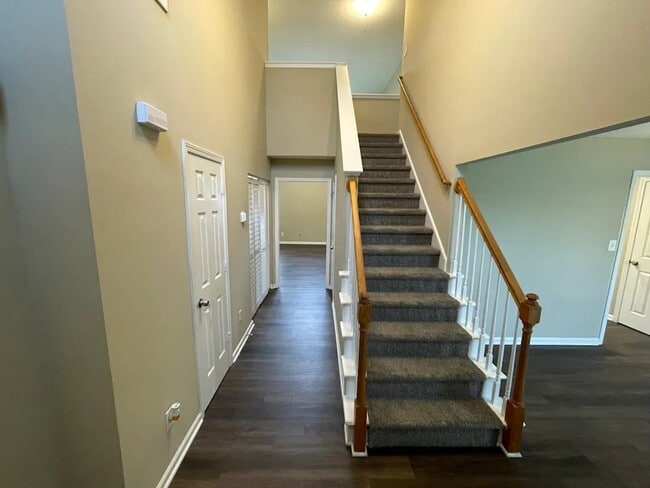 Building Photo - 171 Golding Dr