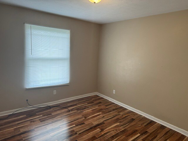 Foto del edificio - 5381 Big Tyler Rd