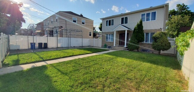 Building Photo - 160-31 77th Rd