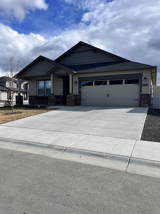 10523 W Daylily Ave, Star, ID 83669 House for Rent in Star, ID