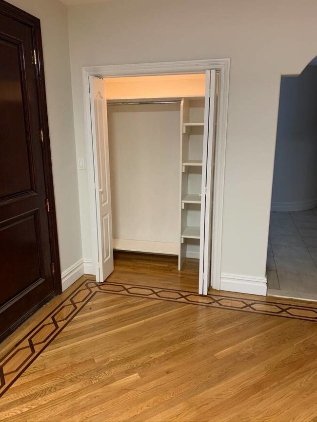 Foto del edificio - 1368 E 7th St