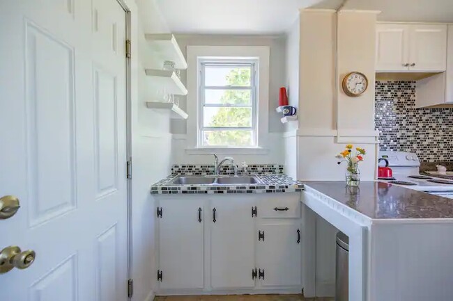 Kitchen - 78 Atlantic St