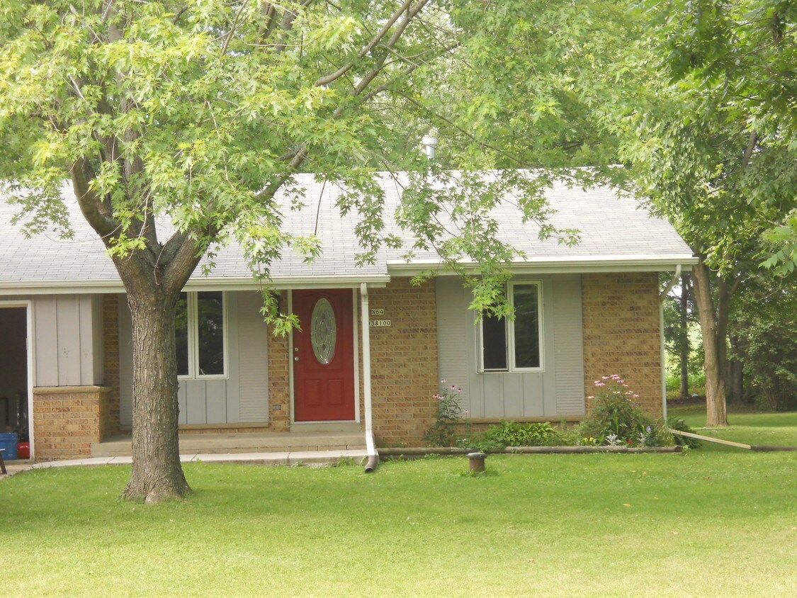 N64W38100 Lac La Belle Dr, Oconomowoc, WI 53066 Townhome Rentals in