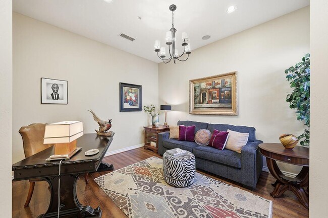 Foto del edificio - 8891 E Mountain Spring Rd