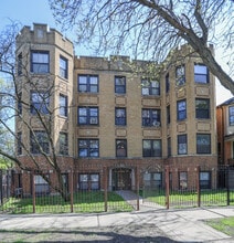 Building Photo - 4250 N Clark St