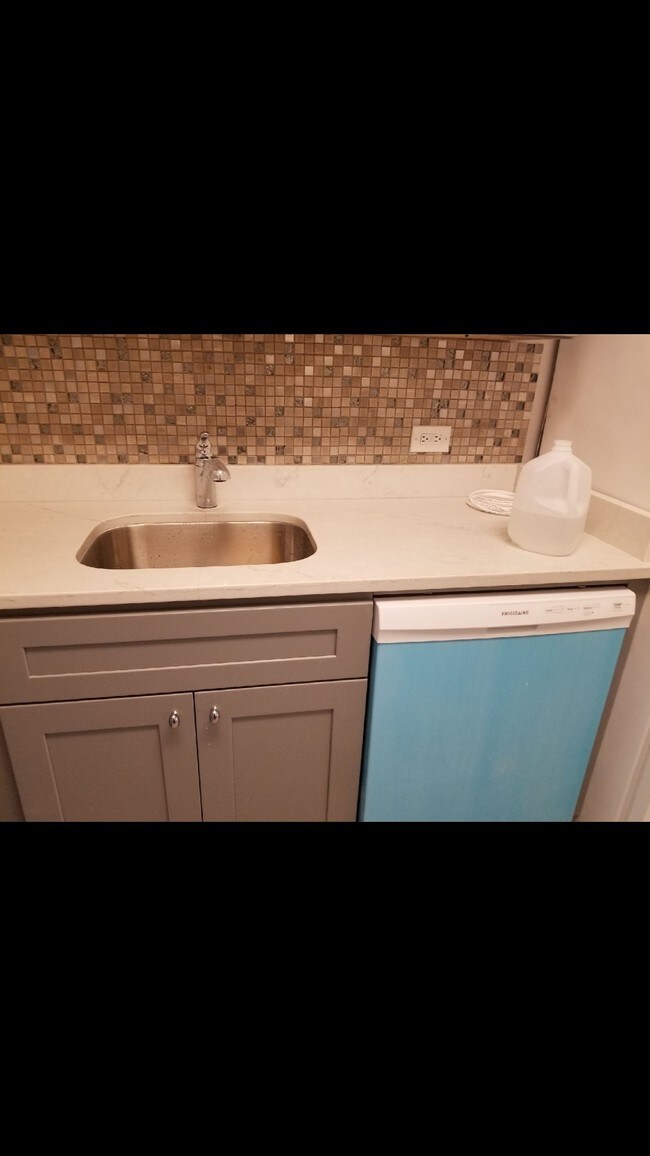 Kitchen - 45 River Dr S