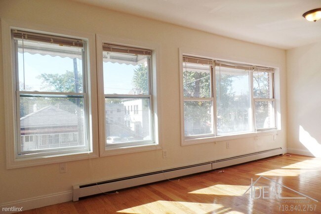 Building Photo - 81 E 42nd St