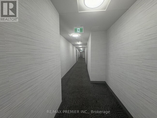 Photo du bâtiment - 3220 Sheppard Ave E