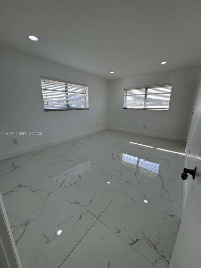 Foto del edificio - 15201 NE 6th Ave