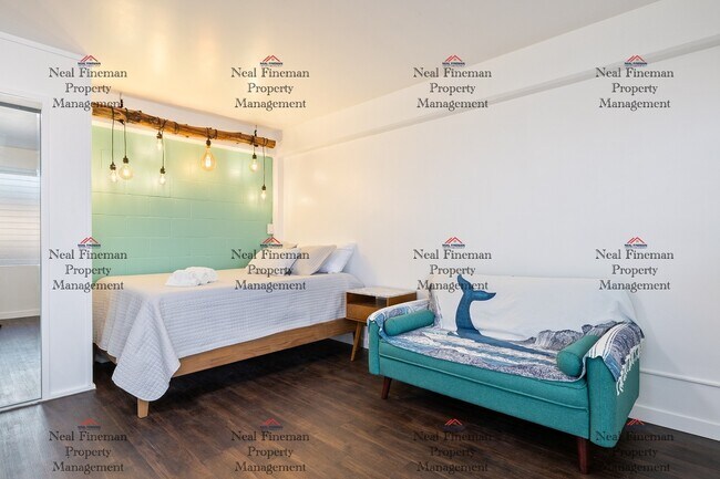 Foto del edificio - Furnished Studio, 1 Bath. Street parking. 1 year Lease. Electric water and sewer are included in ...