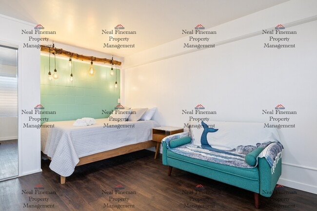 Building Photo - Furnished Studio, 1 Bath. Street parking. 1 year Lease. Electric water and sewer are included in ...