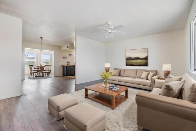 Building Photo - 1515 Danbury Dr