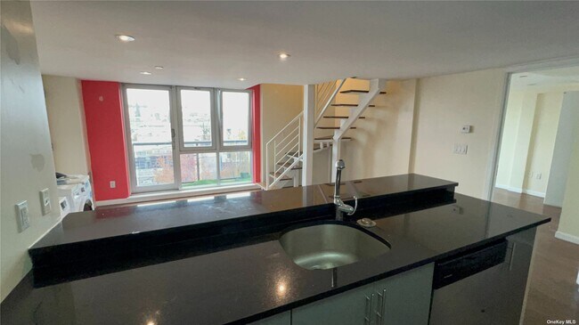 Foto del edificio - 293 McGuinness Blvd