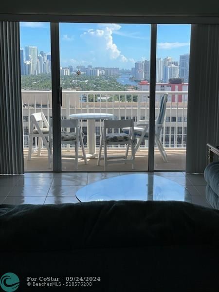 Foto del edificio - 1985 S Ocean Dr