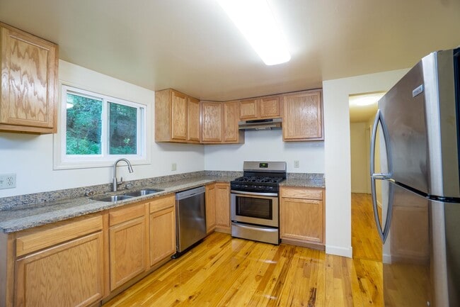 Building Photo - 131 Houston Ave